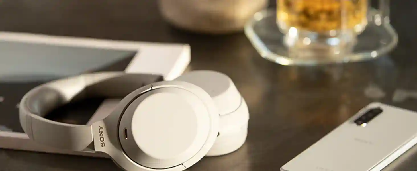 Sony WH-1000XM4 lies its revolutionary noise cancellation technology, powered by the HD Noise Cancelling Processor QN1 and dual noise sensor technology.
