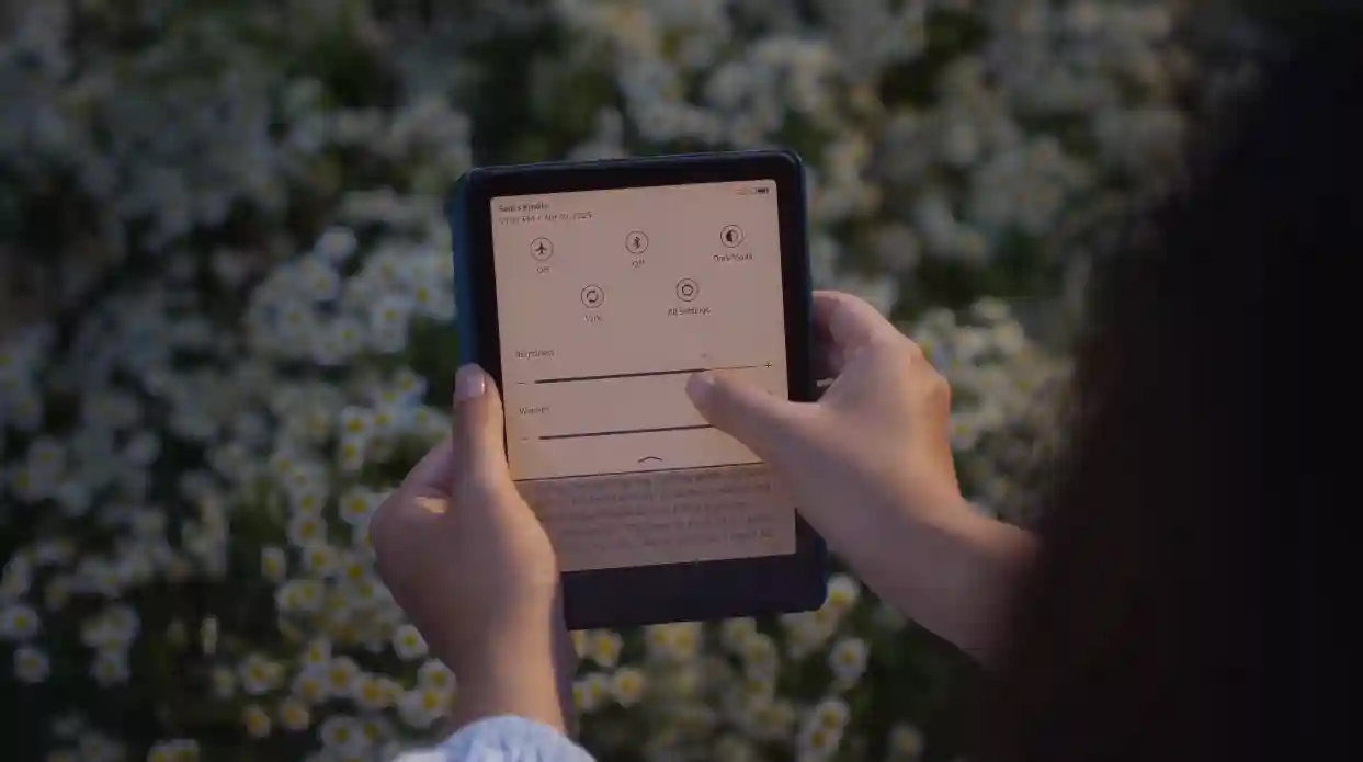 Kindle Paperwhite 12th Gen with adjustable warm light.