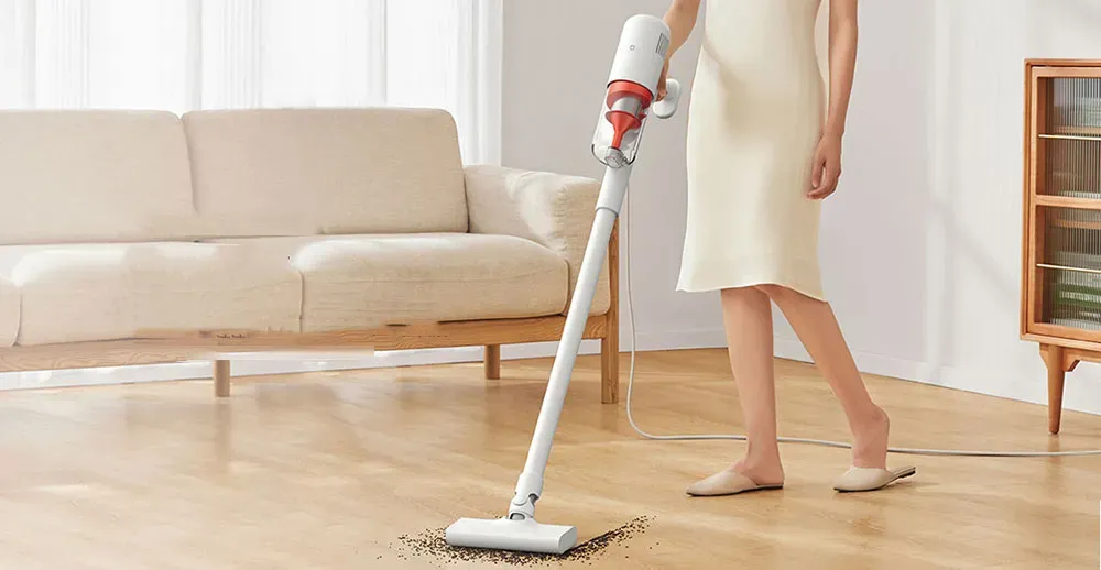 Mijia B210 Wired Vacuum Cleaner with 16kPa suction and 600W motor.