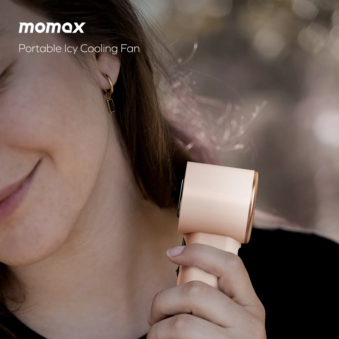 Handheld cooling fan Momax 1°Go with semiconductor cooling plate and adjustable wind speed for instant relief